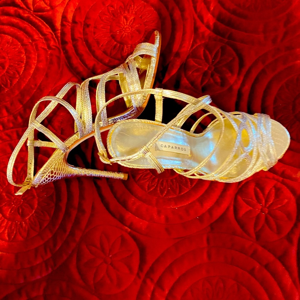 These beauties are glamorous!